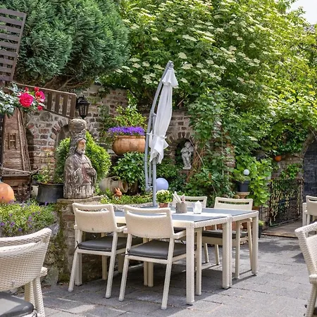 מלון Schloss Destille 3*