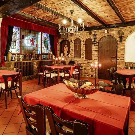 Schloss Destille Szálloda 3*