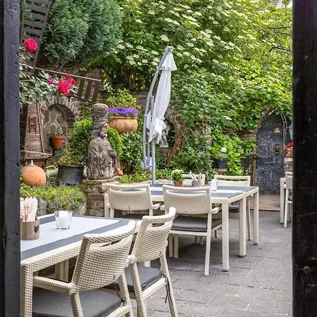 Schloss Destille 3* דורמאגן